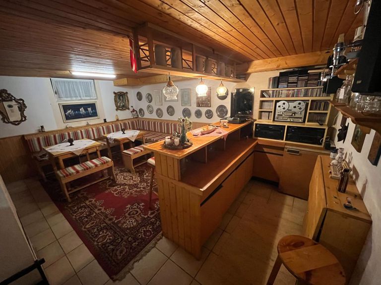 voll ausgestatetes Kellerstüberl