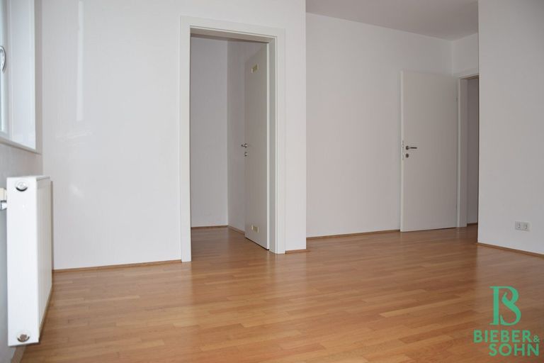 Zimmer 1 mit Garderobe